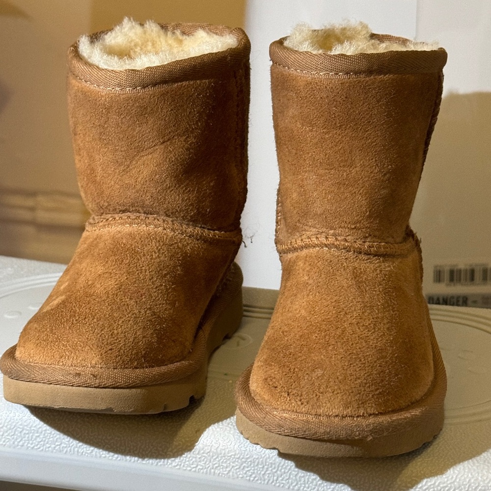 UGG BOOTS